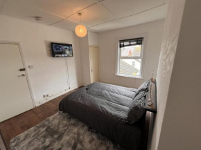 Second Floor 3 bedroom flat in the town centre